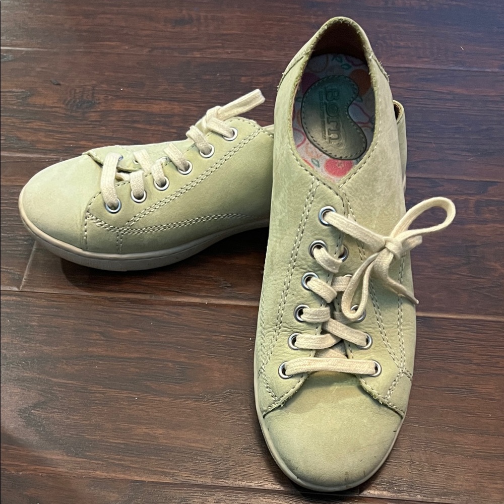 Women's light green Casual Sneakers 7.5